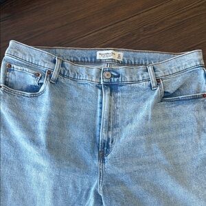Abercrombie 90’s slim straight ultra high rise